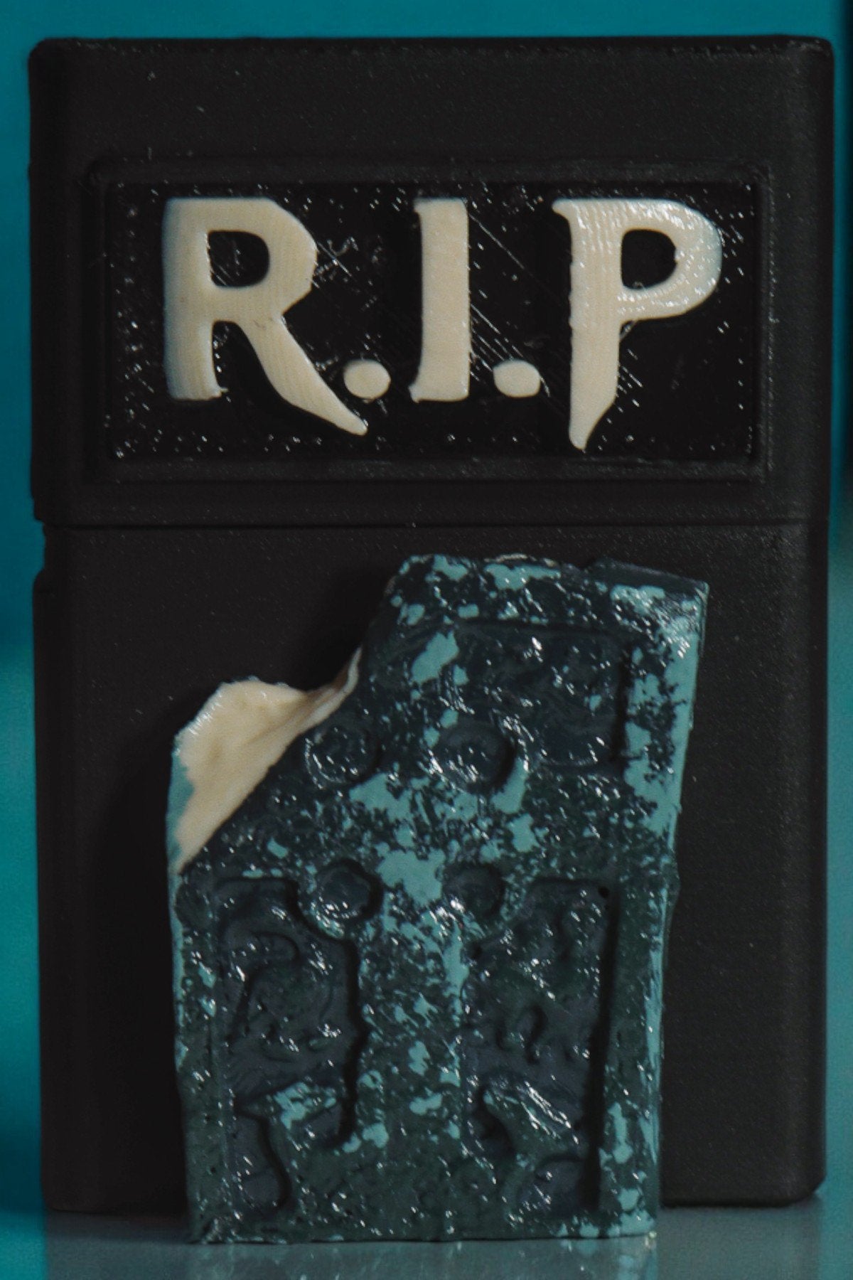 R.I.P. Tasarımlı Çakmak - Fossil Lighter